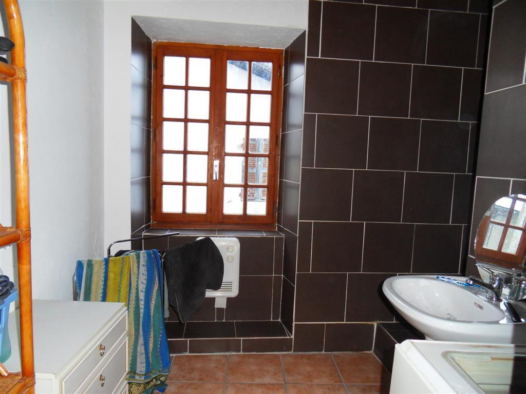 26190 Oriol en Royans PETITE MAISON DANS CENTRE VILLAGE Idéal jeune couple ou premier achat