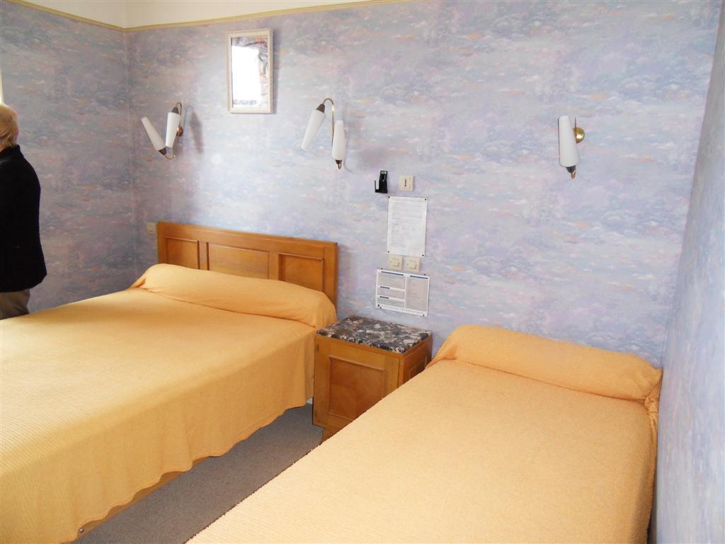 26420 La Chapelle en Vercors HOTEL A REPRENDRE OU A TRANSFORMER EN APPARTEMENTS AU COEUR DU VILLAGE DE LA CHAPELLE EN VERCORS