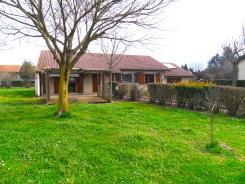 VILLA DE PLAIN PIED AU MILIEU DES CHAMPS