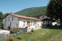 MAISON DE CARACTERE : AUTHENTIQUE FERME EN PIERRES RENOVEES TYPIQUE DU ROYANS DU XVII° SIECLE AU PIED DU VERCORS