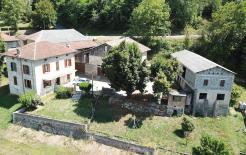 BEAUCOUP DE POTENCIEL POUR CETTE FERME AVEC TRES JOLIE VUE