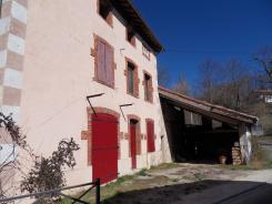 GRANDE MAISON EN PIERRE DOMINANTE