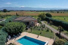 Belle villa de plain-pied avec piscine et vaste terrain – Secteur calme campagne