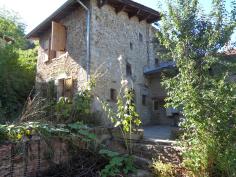 JOLIE PETITE MAISON DANS FERME
