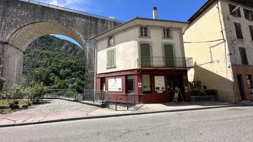 IMMEUBLE CENTRE VILLAGE