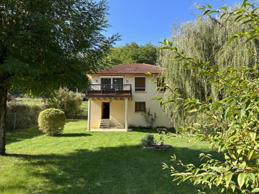 VILLA AVEC GRAND TERRAIN PLAT