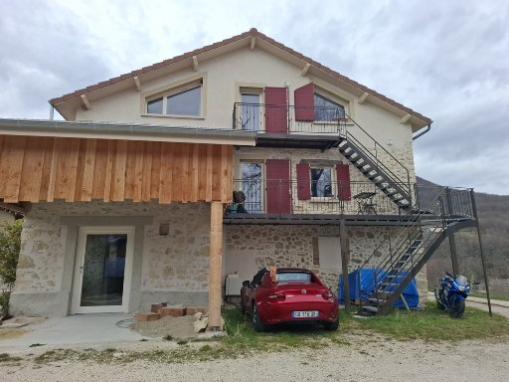 T3 ROCHECHINARD DANS FERME RESTAUREE