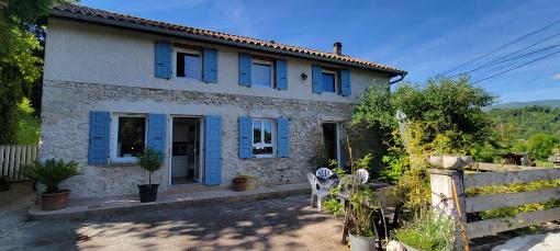 ANCIENNE MAISON REVISITÉE  AVEC UNE CREATIVITÉ DEROUTANTE