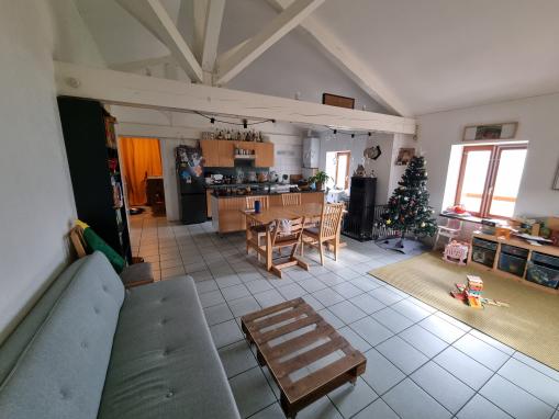  T4 DANS ANCIENNE MAGNANERIE RENOVEE